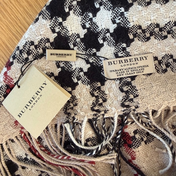 DESIGNER SCARF - Picture 2 of 2